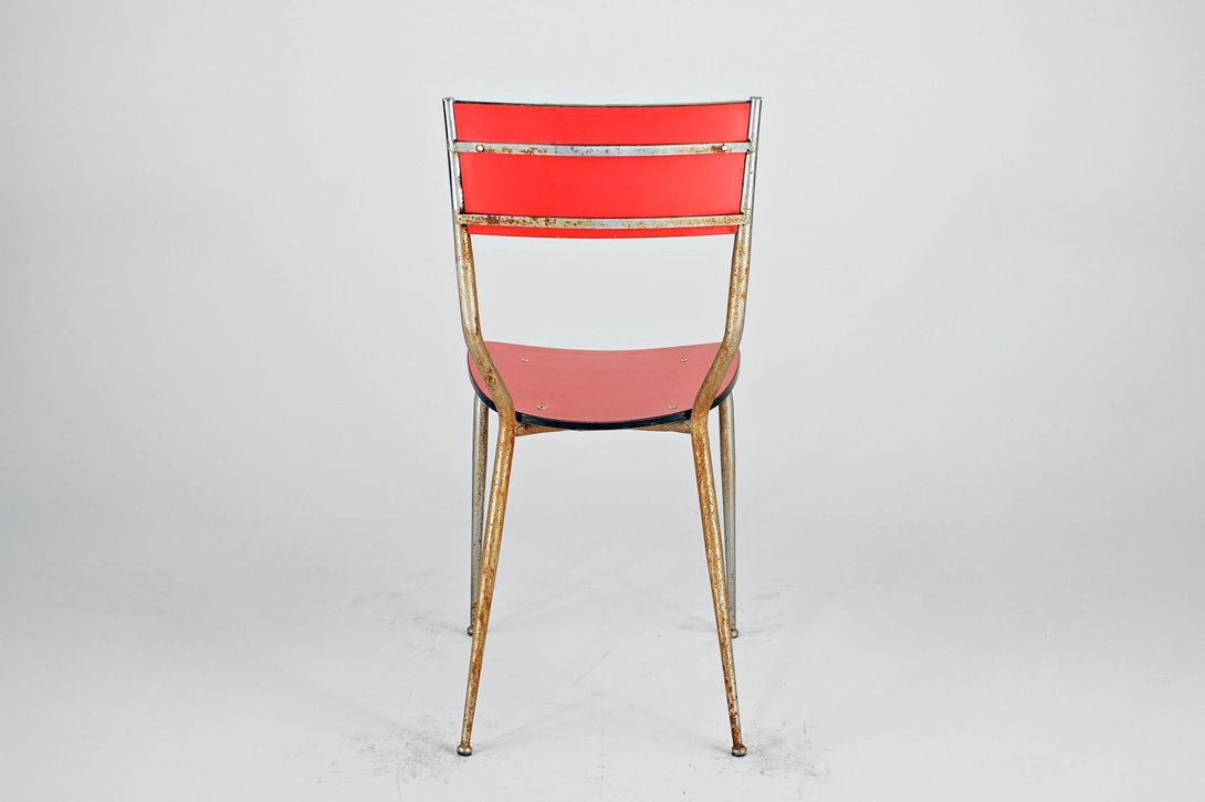 Foto Red Italian Kitchen Chair on Slightly Rusty Metal Frame 1956