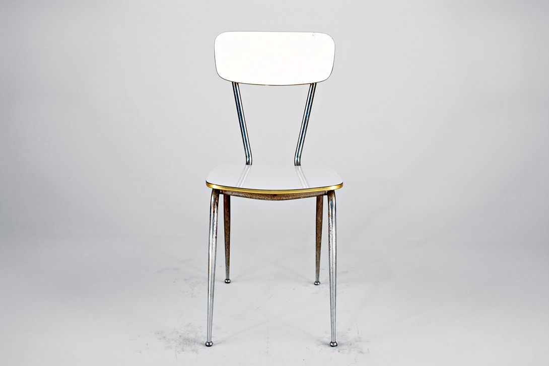 Foto White Italian Kitchen Chair with Beautiful Brazen Rim and Aluminium Frame 1952