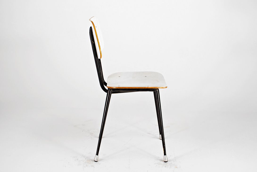 Foto White Italian Kitchen Chair with Black Conical Metal Legs 1954