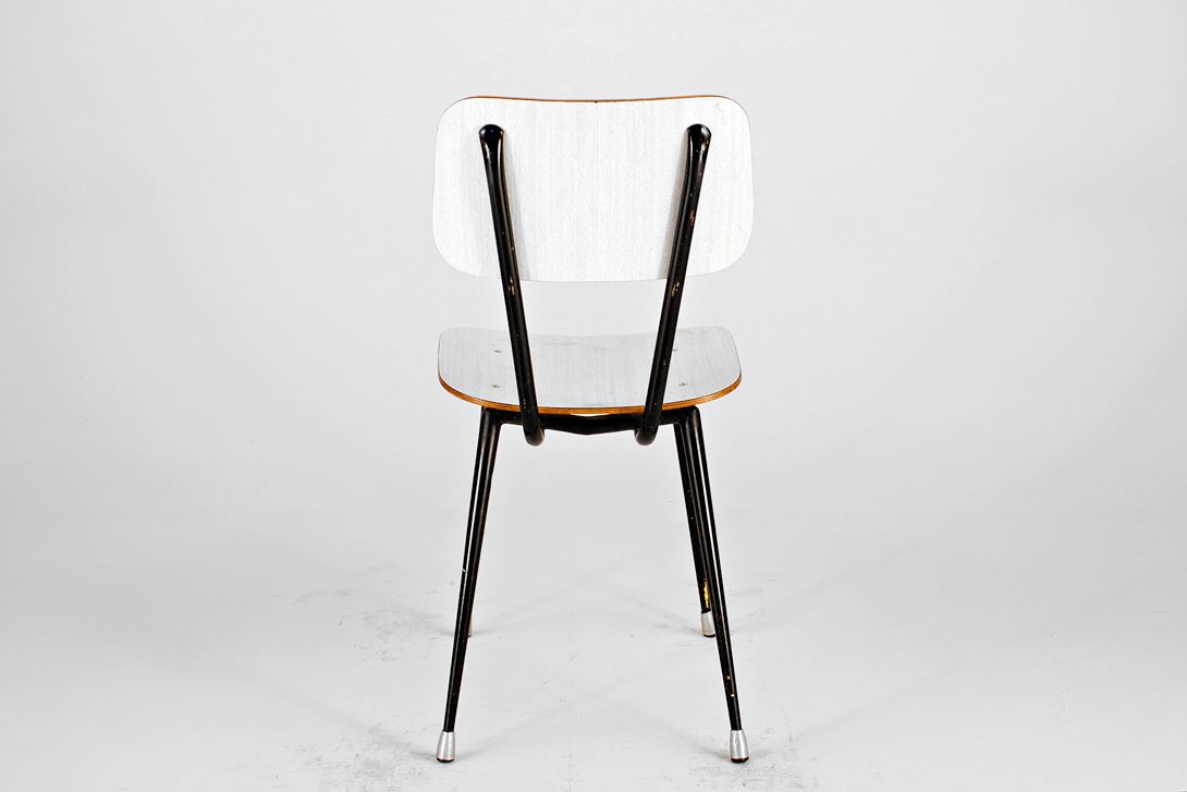 Foto White Italian Kitchen Chair with Black Conical Metal Legs 1954
