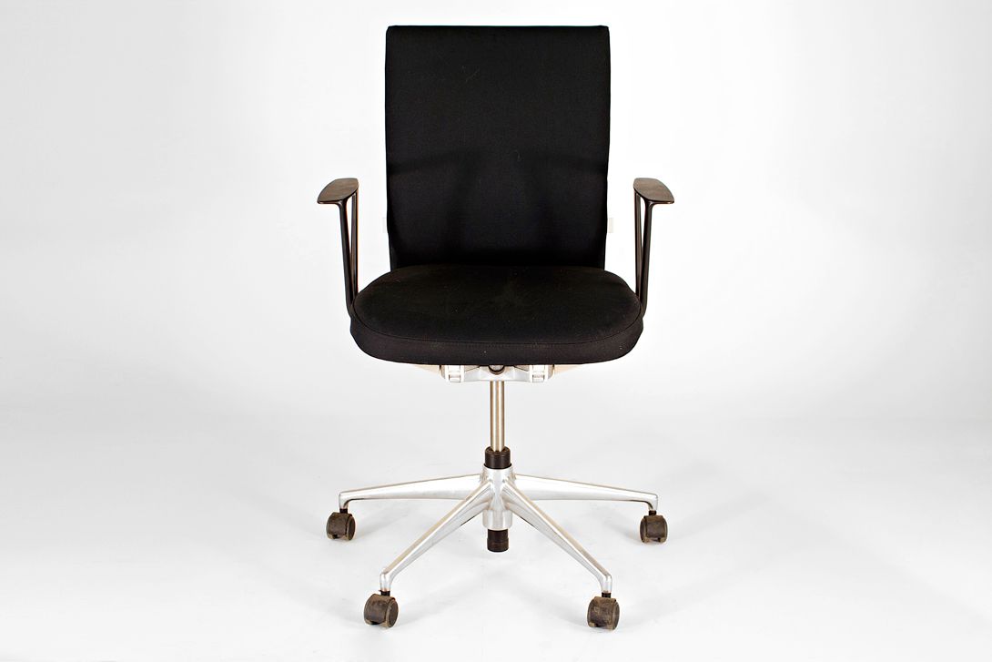 Foto Black Meda Office Swiveling Chair by Vitra