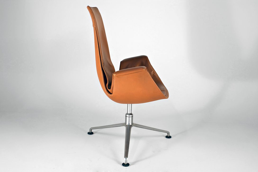 Foto FK 6725 Tulip Chair by Preben Fabricius &#038; Jørgen Kastholm for Kill International NOUGAT BROWN