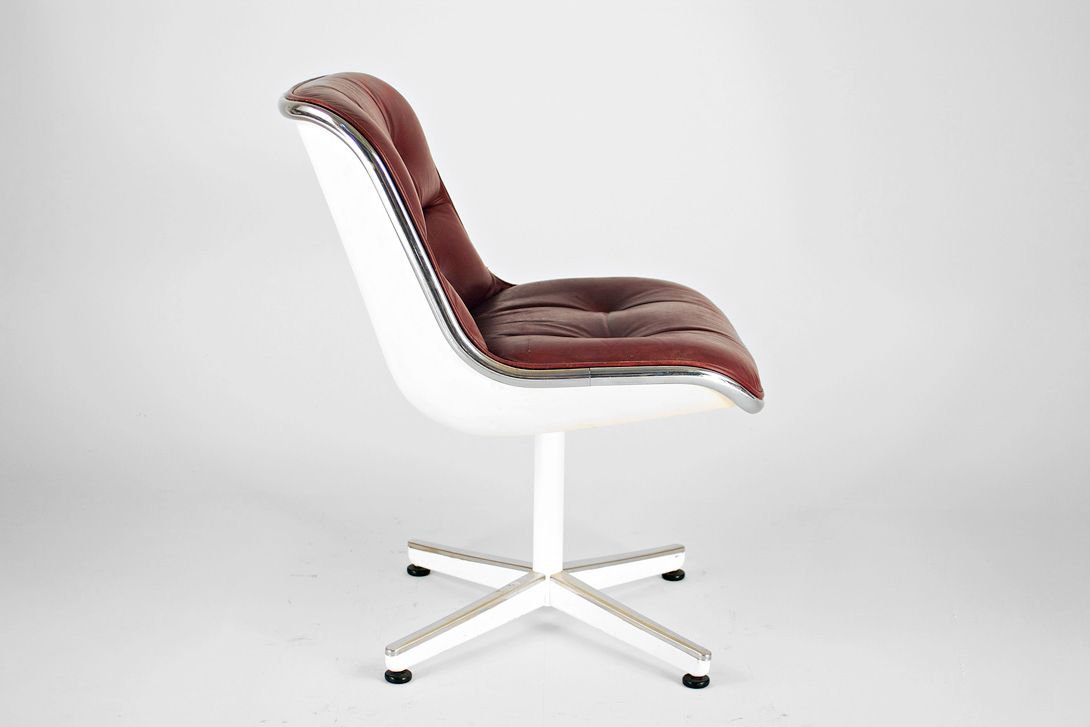 Foto Maroon Brown Leather Pollock Executive Chair with White Shell and Chrome-White Four-Pointed Swivel Base