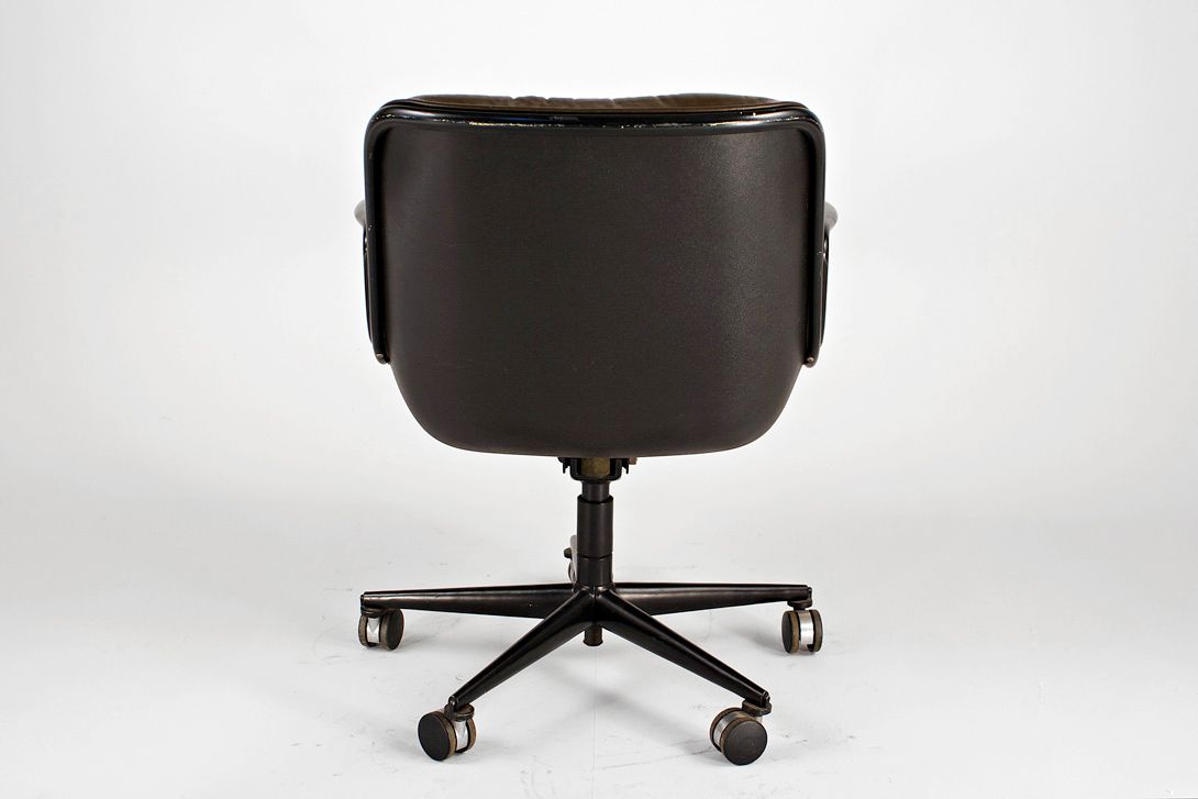 Foto Black Chocolate Leather Pollock Executive Chair with Black Shell + Frame and Black  Five-Pointed Swivel Base on Castors