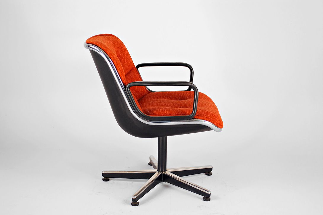 Foto Poppy Red Pollock Executive Chair with Black Shell and Five-Pointed Chrome-Black Swivel Base
