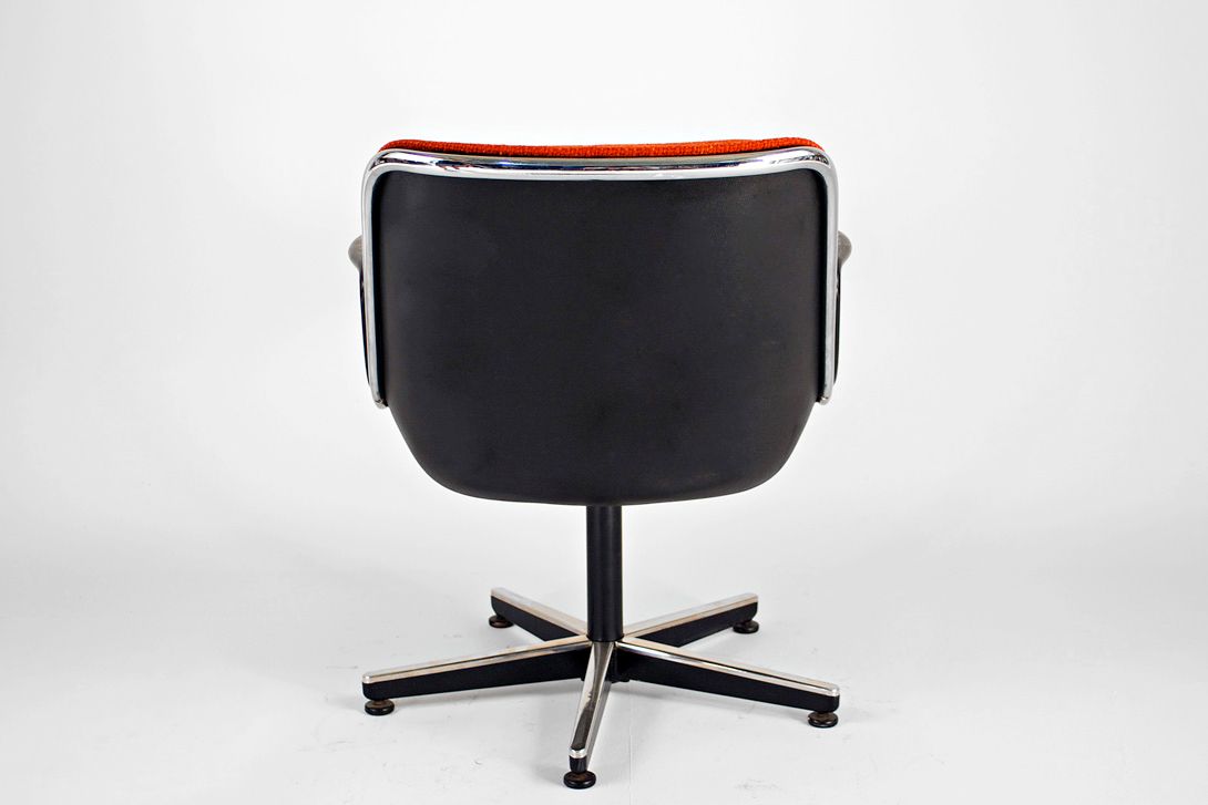 Foto Poppy Red Pollock Executive Chair with Black Shell and Five-Pointed Chrome-Black Swivel Base