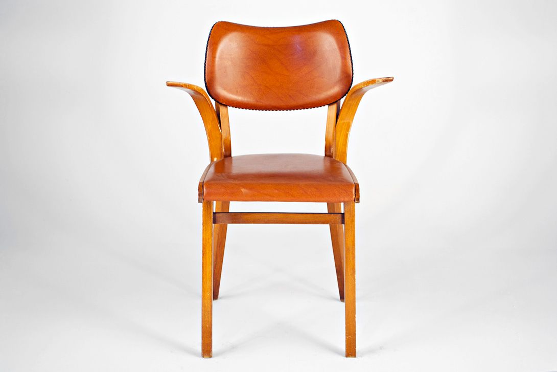 Foto Paul Bode Style Wooden Chair with Armrest