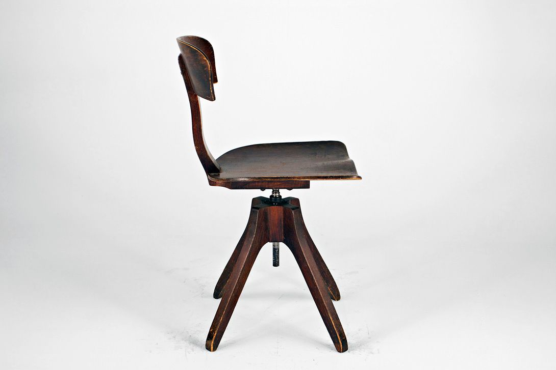 Foto Industrial Wooden Swivel Chair 1930