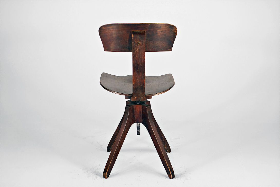 Foto Industrial Wooden Swivel Chair 1930