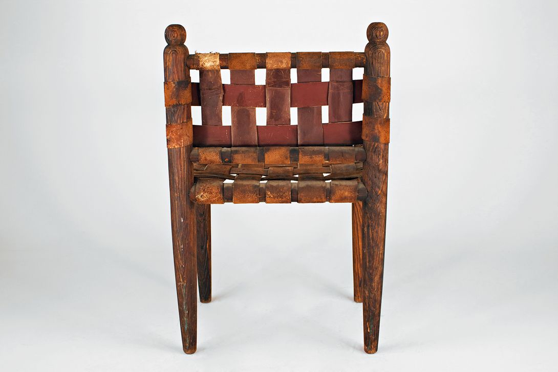 Foto Colonial Style Wooden Chair