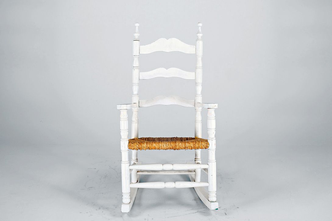 Foto White Lathed Wooden Children&#8217;s Rocking Chair with Woven Seating Surface, 1920