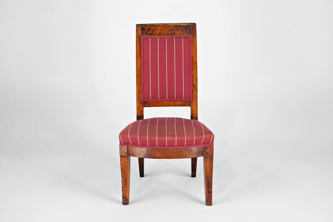 Foto Red Biedermeier Chair with Stripes