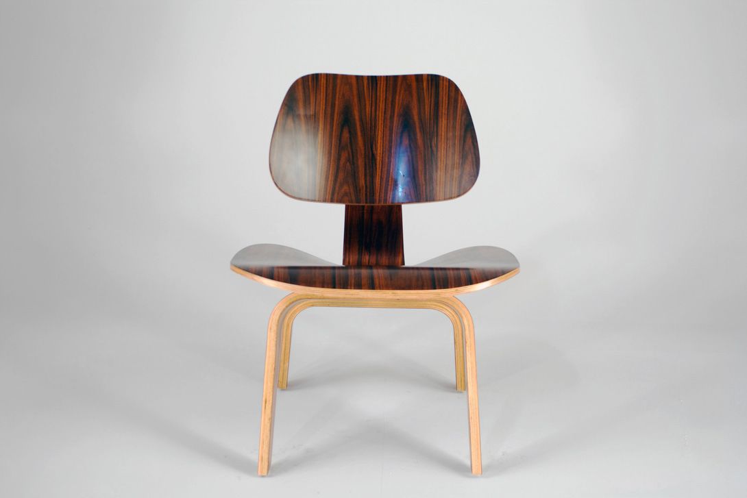 Foto Eames LCW Chair, Dark Wood with Light Rim