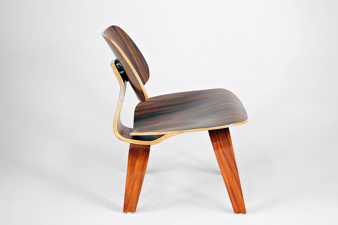 Foto Eames LCW Chair, Dark Wood with Light Rim