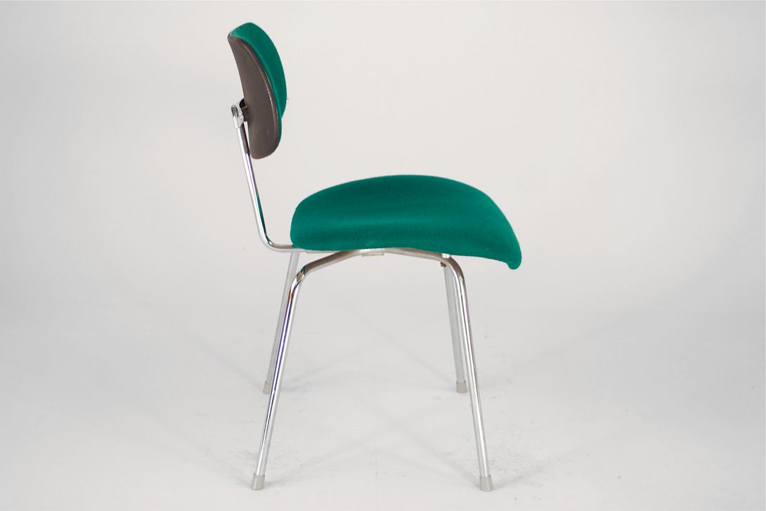 Foto Teal Green Upholstered Eiermann SE 68 Chair