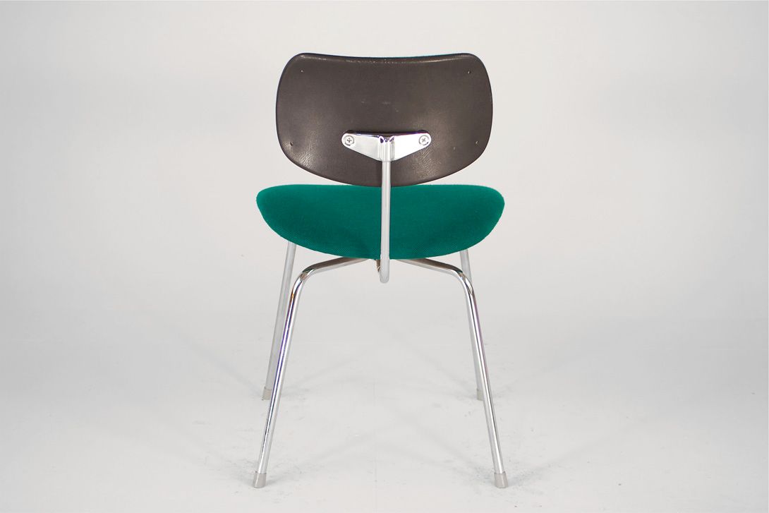 Foto Teal Green Upholstered Eiermann SE 68 Chair