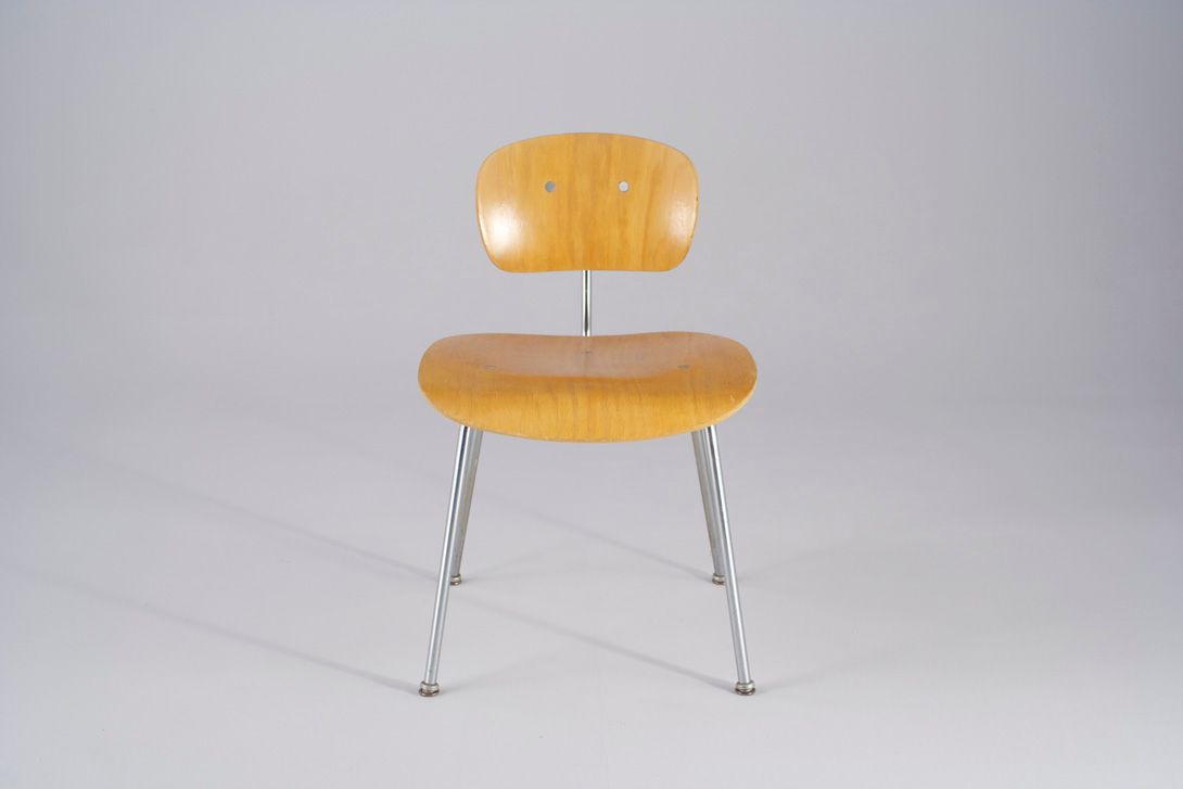 Foto Classic Light Wooden Eiermann Se 68 Chair