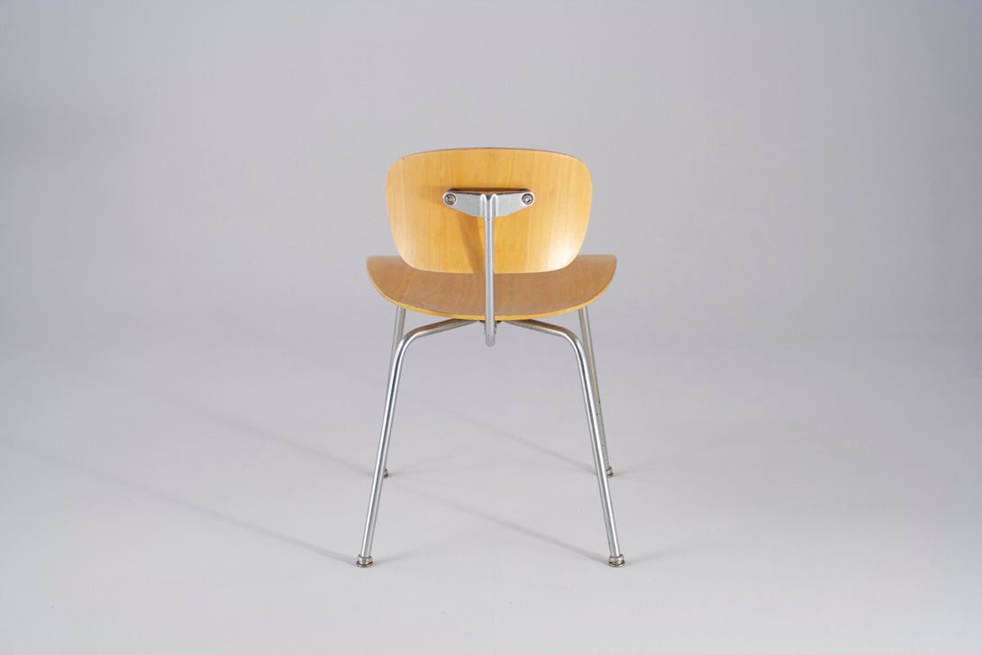 Foto Classic Light Wooden Eiermann Se 68 Chair