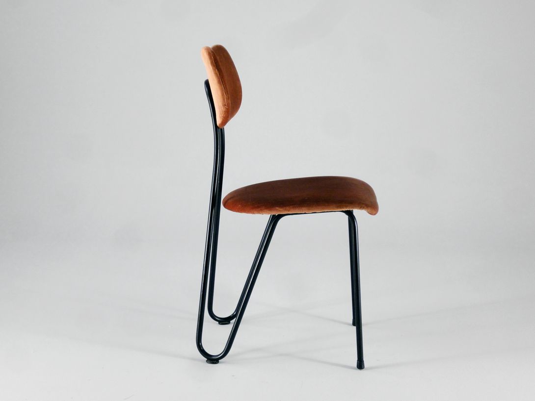 Foto Karl Otto LC Stendal Arno Chair and Brown-Rose Velvet Upholstery 1949