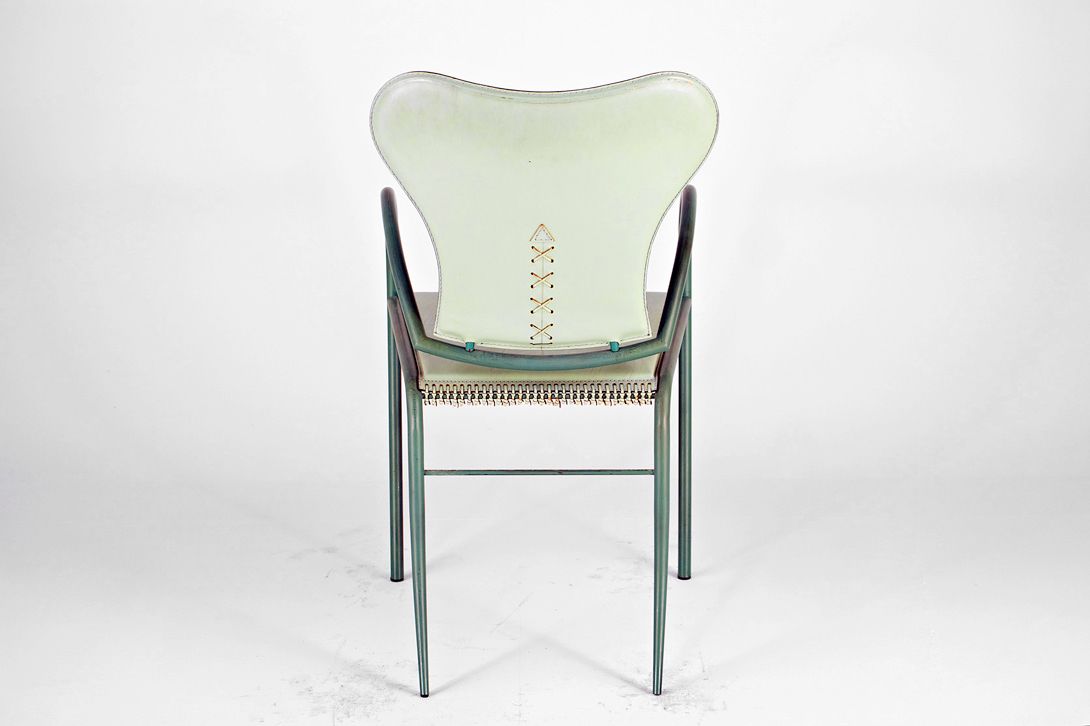Foto Memphis Munich Metal Chair with Light Sage Green Leather Upholstery 1982