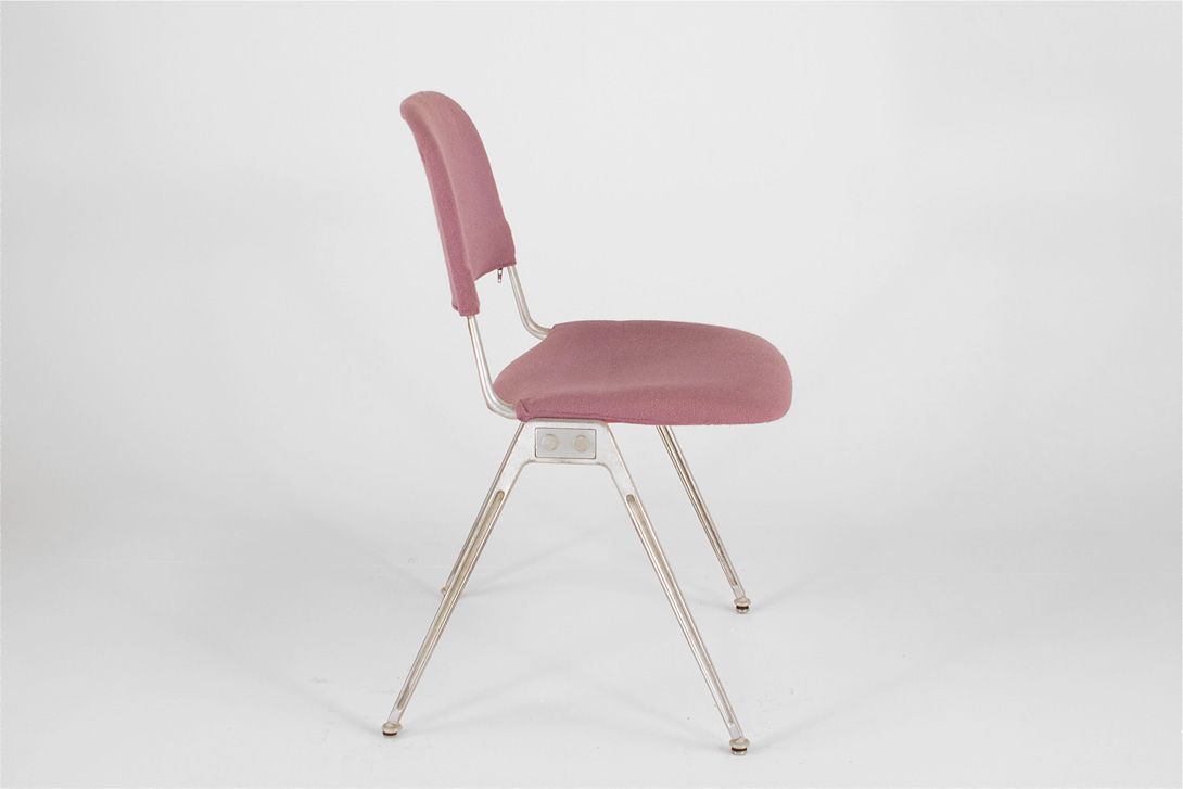 Foto Wild Berry Upholstered Stacking Chair Inspired by Castelli