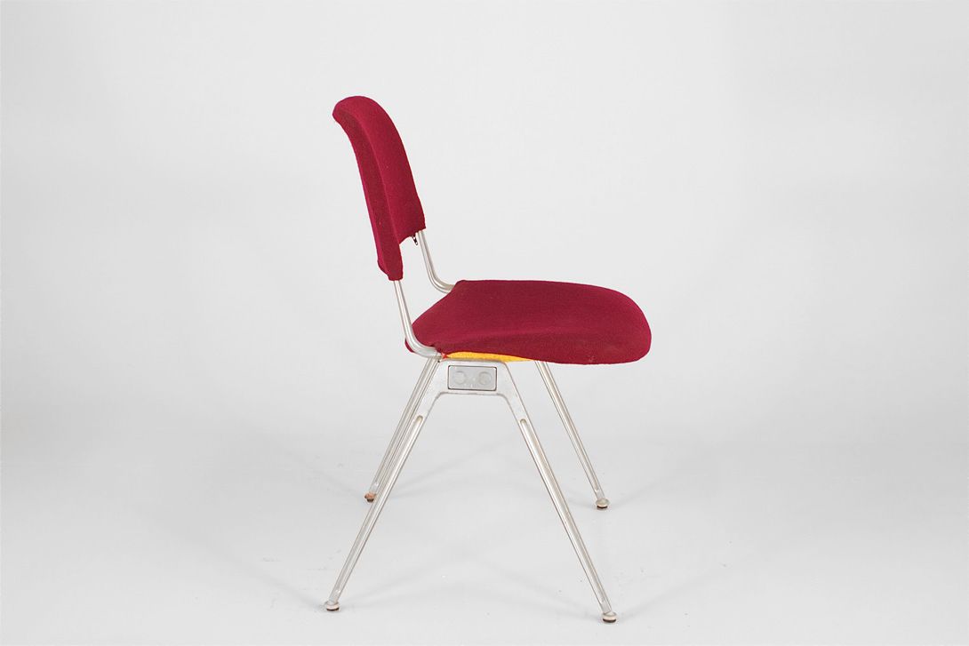 Foto Fuchsia-Red Upholstered Stacking Chair Inspired by Castelli