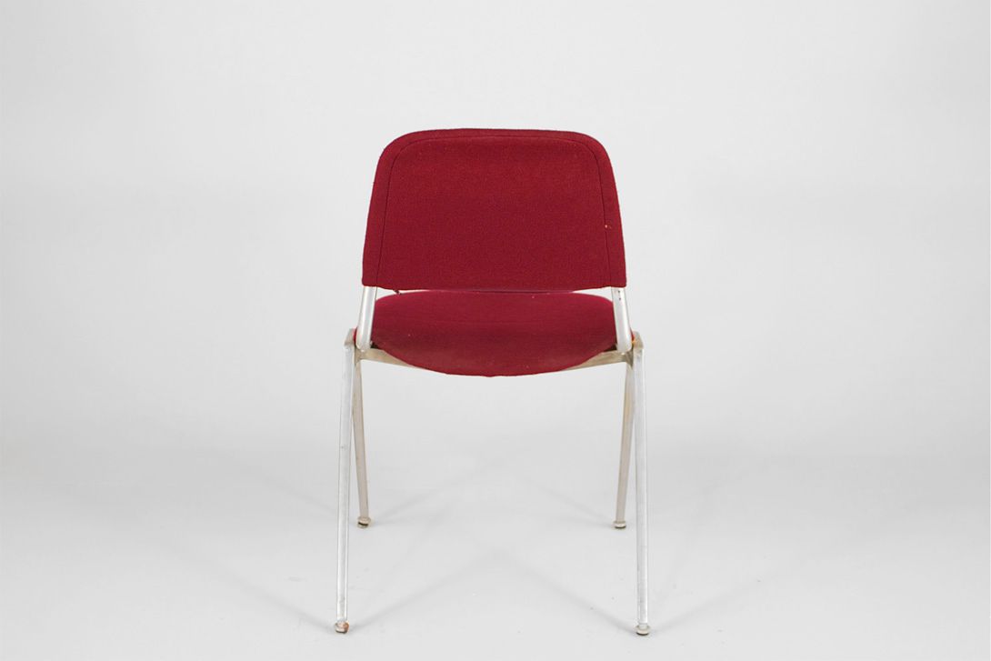 Foto Fuchsia-Red Upholstered Stacking Chair Inspired by Castelli