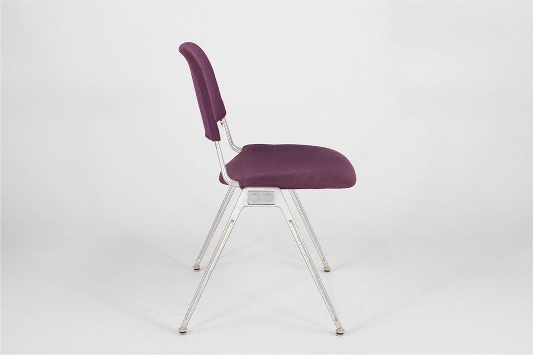 Foto Blueberry Upholstered Stacking Chair Inspired by Castelli