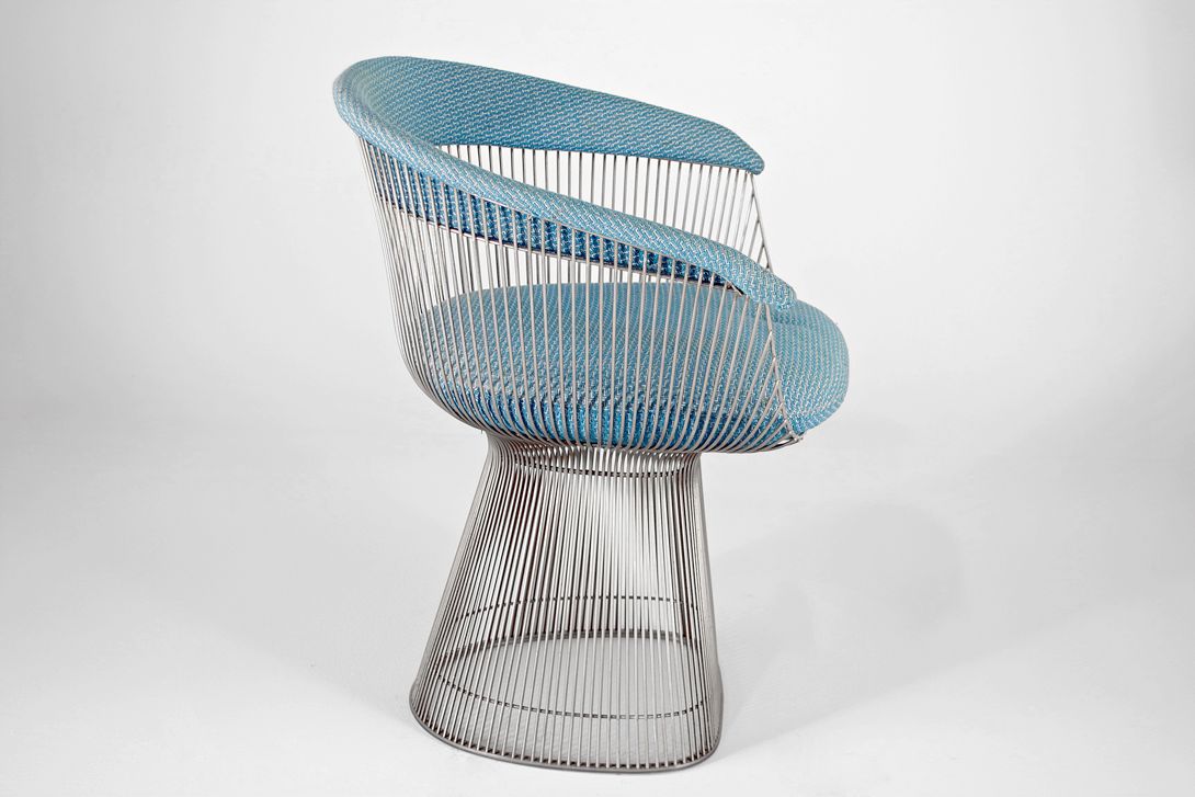 Foto Chrome Platner Wire Armchair with Summer Sky Blue Upholstery