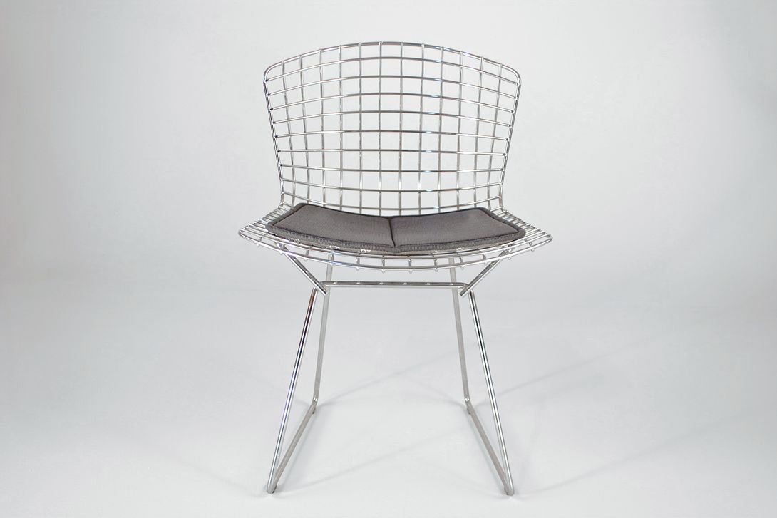 Foto Chrome Bertoia Side Chair with Grey Seat Cushion
