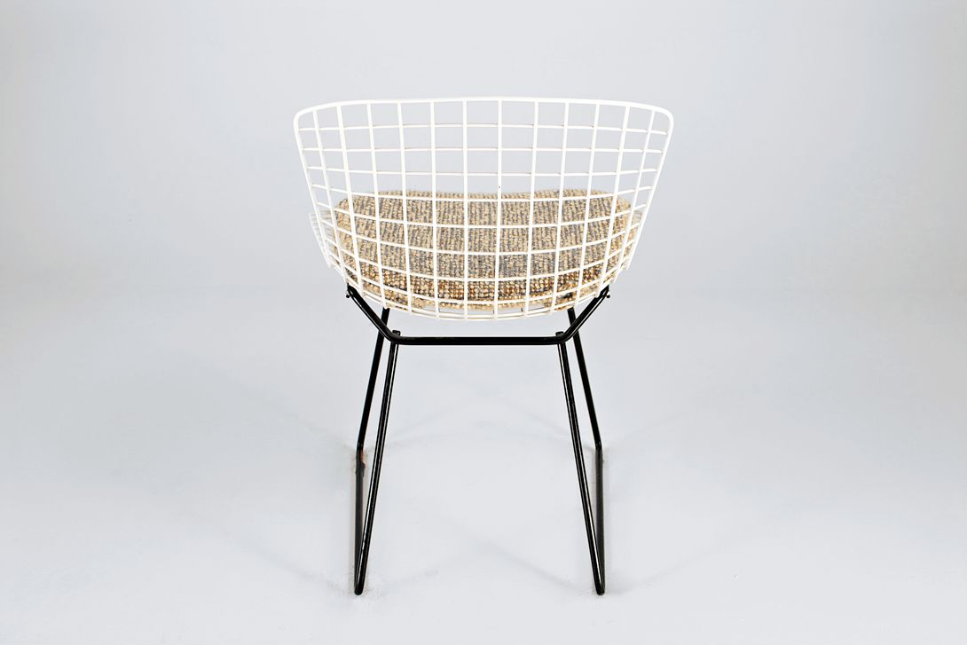 Foto White Bertoia Side Chair with Black Legs and Caramel Brown Cushion