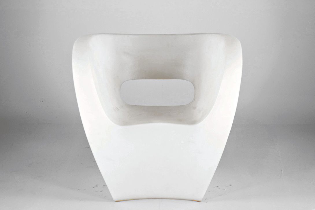 Foto Ron Arad White Little Albert Chair h70x74x62