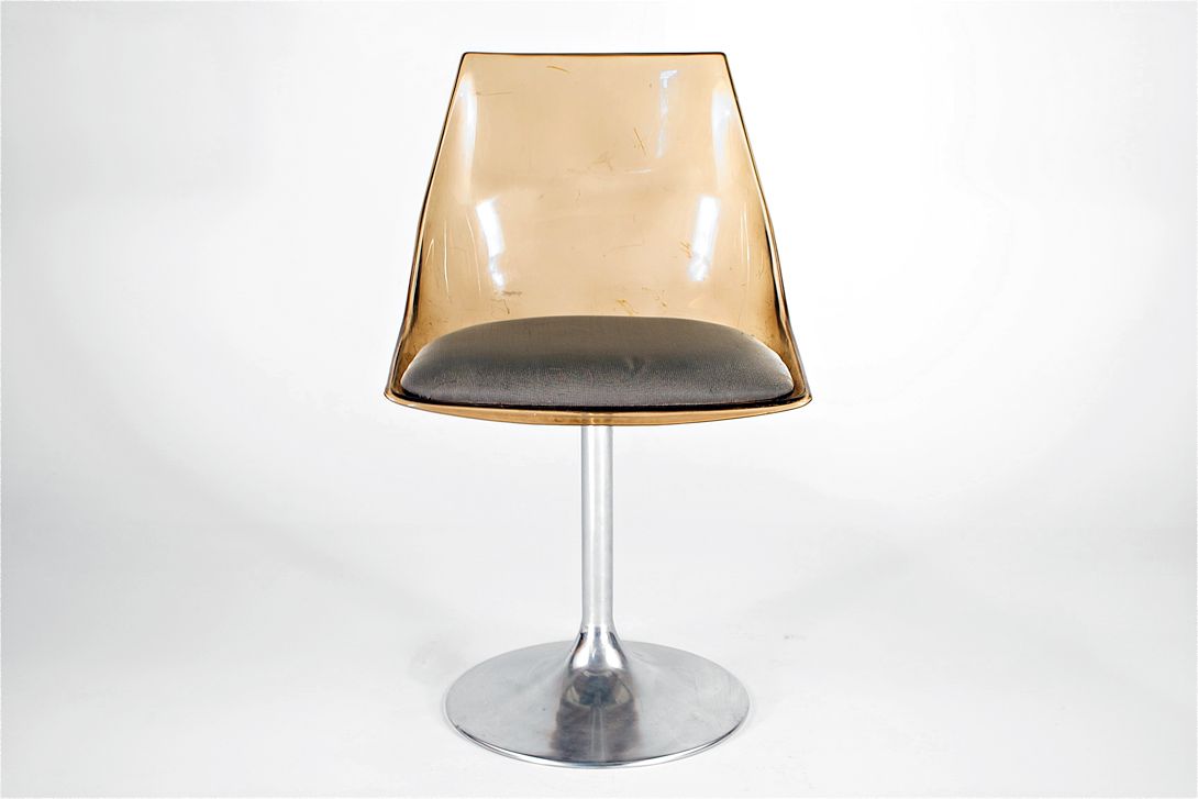 Foto Brown Transparent Acrylic Glass Chair on Swivel Metall Base, Inspired by Laverne