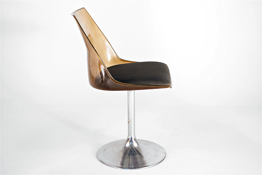 Foto Brown Transparent Acrylic Glass Chair on Swivel Metall Base, Inspired by Laverne