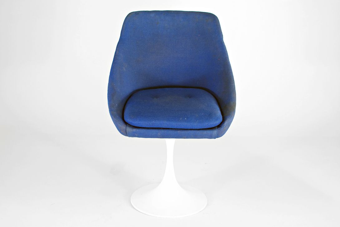 Foto Sonic Blue Cocktail Chair on White Trumpet Base Inspired by Saarinen&#8217;s Tulip Chair, Germany 1973