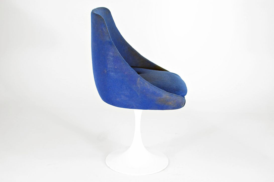 Foto Sonic Blue Cocktail Chair on White Trumpet Base Inspired by Saarinen&#8217;s Tulip Chair, Germany 1973