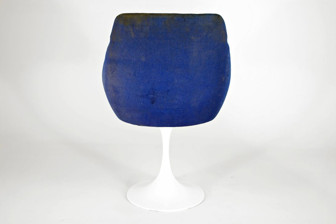 Foto Sonic Blue Cocktail Chair on White Trumpet Base Inspired by Saarinen&#8217;s Tulip Chair, Germany 1973