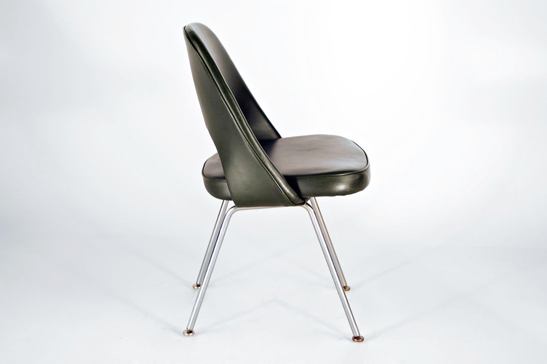 Foto Dark Forest Green Leather Saarinen Executive Armless Chair