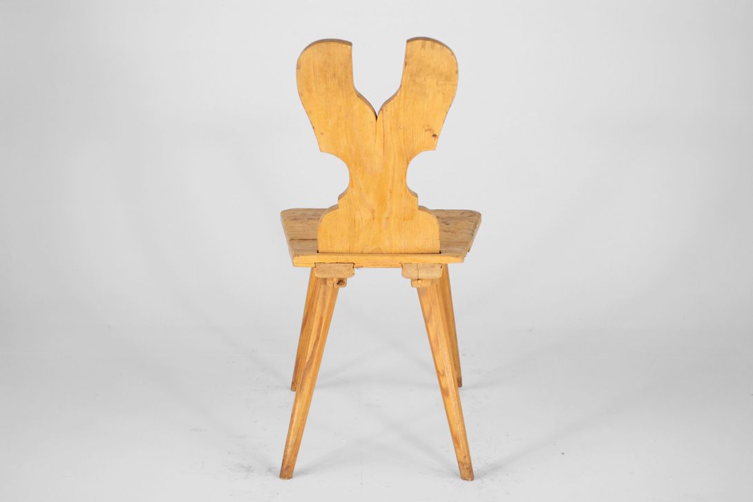 Foto Antique Bavarian Wooden Kitchen Chair