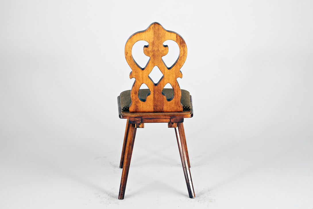 Foto Antique Country Wooden Chair