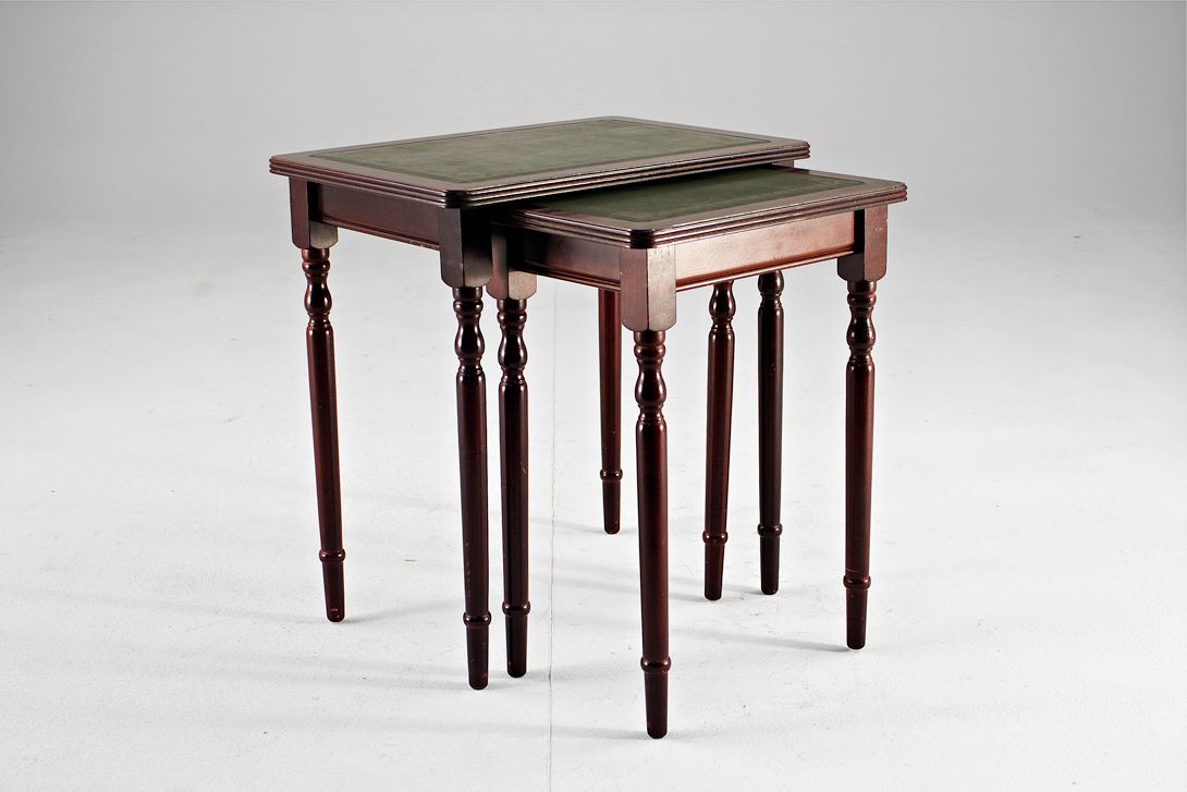 Foto Set of Empire Nesting Tables with Green Leather Top 1920 h48x45x30