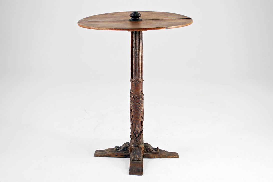 Foto Carved Antique High Side Table h77x60