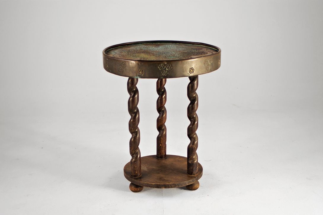 Foto Smoker&#8217;s Table Snake Legs 1890 h70x55