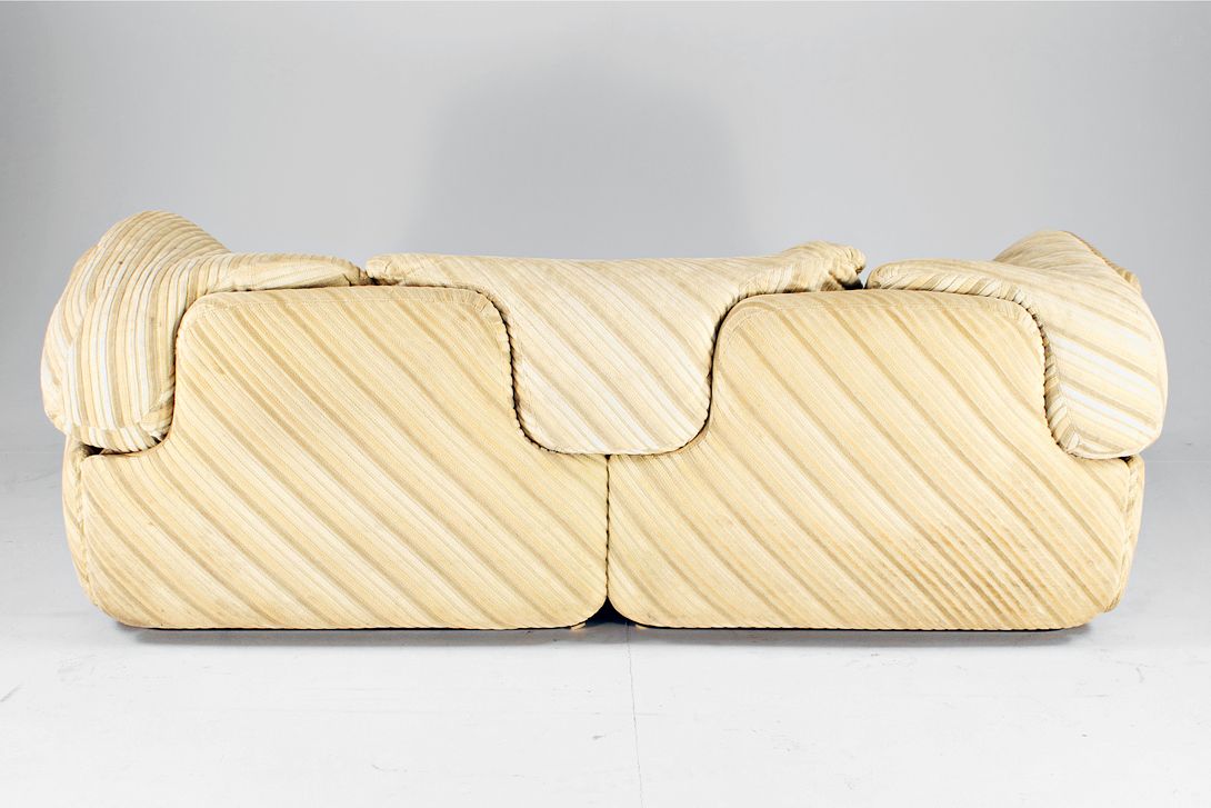Foto Beige Striped Corduroy Saporiti „Confidential“ Sofa