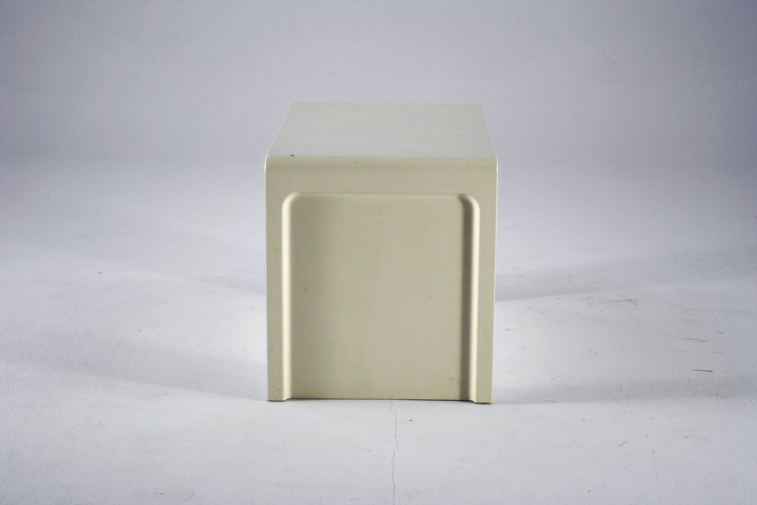 Foto Cream White Plastic Side Table h35x53x32