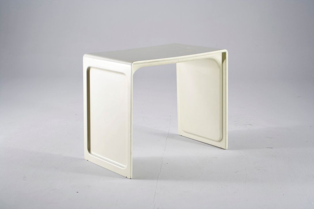 Foto Cream White Plastic Side Table h45x53x23