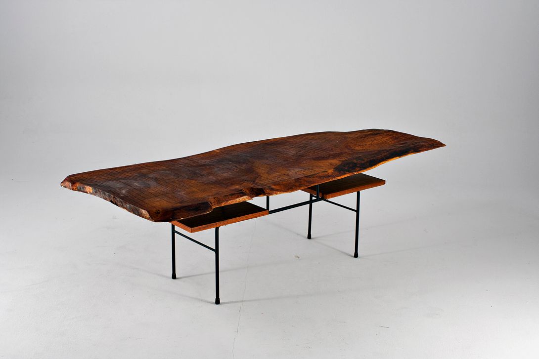 Foto Massive Wooden Coffee Table 1954