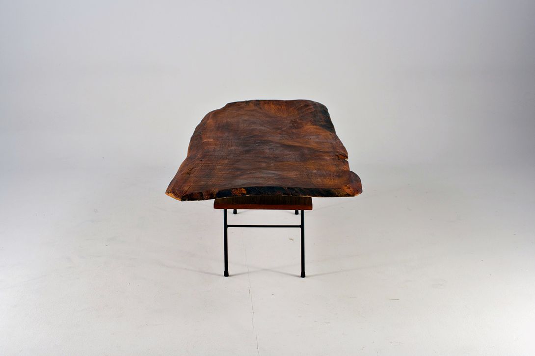 Foto Massive Wooden Coffee Table 1954