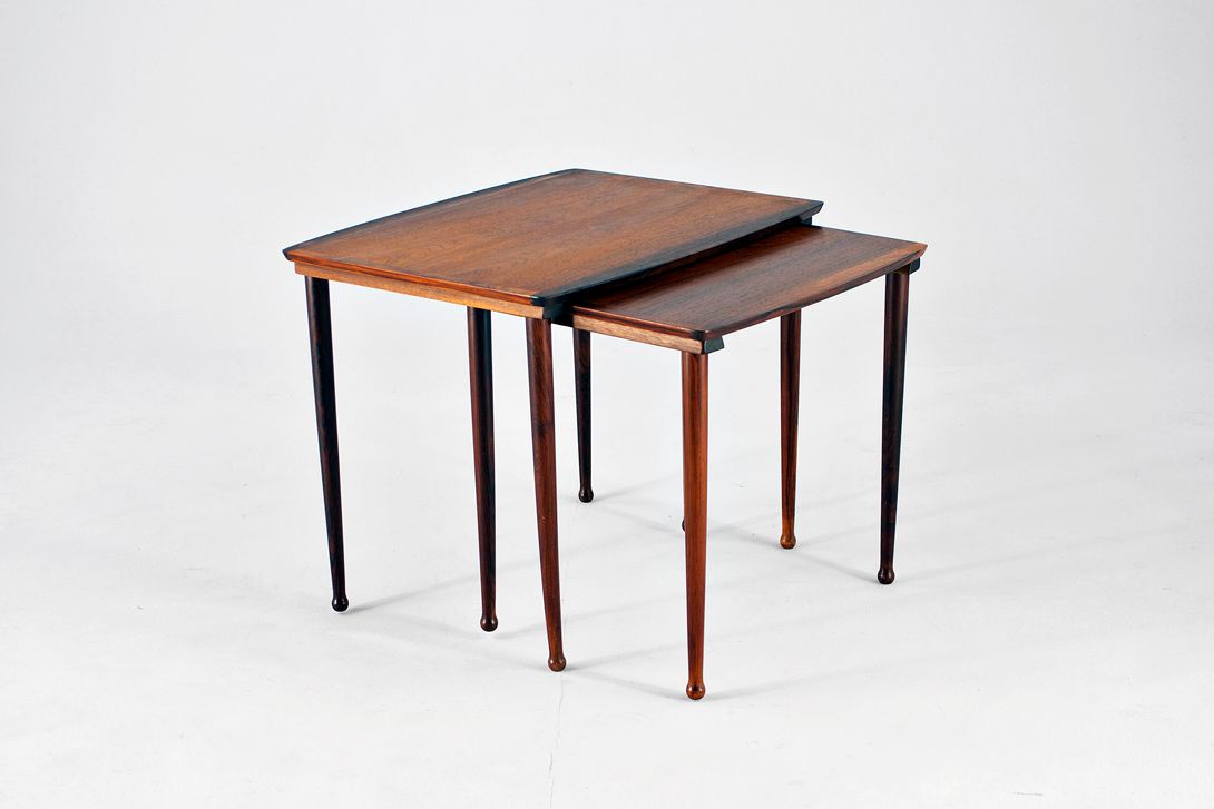 Foto Set of Rosewood Nesting Tables h46x55x44