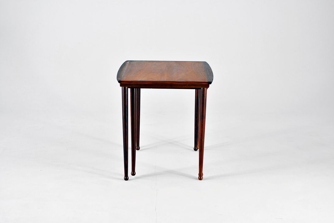 Foto Set of Rosewood Nesting Tables h46x55x44